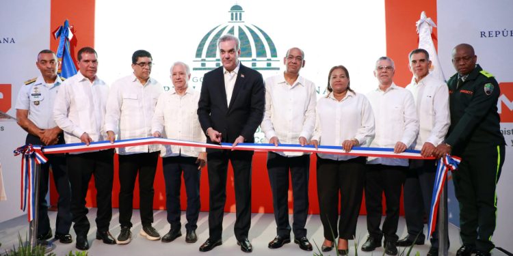 Presidente Abinader inaugura ampliación y modernización de la autopista de San Isidro