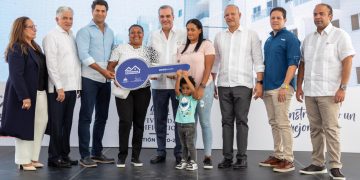 Presidente Abinader entrega más de 400 nuevos apartamentos del Plan Mi Vivienda en Santiago