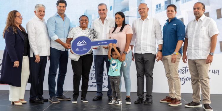 Presidente Abinader entrega más de 400 nuevos apartamentos del Plan Mi Vivienda en Santiago