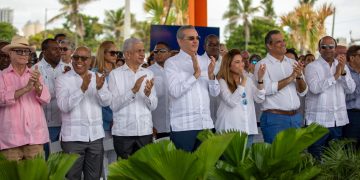 Presidente Abinader inaugura el Paseo Marítimo Malecón junto con la alcaldesa del Distrito Nacional y el administrador del Banco de Reservas