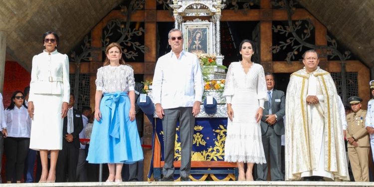 Presidente Abinader asiste a eucaristía en honor a la Virgen de la Altagracia