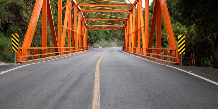 Presidente Abinader inaugura primer tramo carretero entre Barahona y Enriquillo que incluye el Mirador San Rafael, el Mirador de Enriquillo, el puente sobre río Maniel y el asfaltado