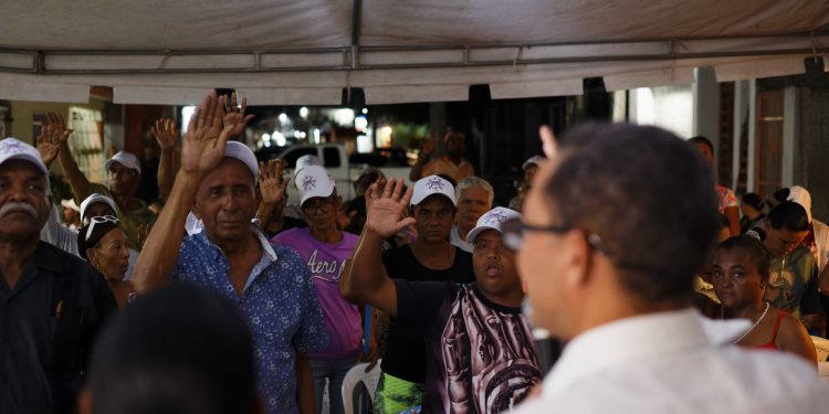 Eddy Olivares juramenta decenas de personas a través de movimiento “Conmigo Somos 3”