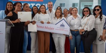 Presidente Abinader entrega 186 viviendas Familia Feliz