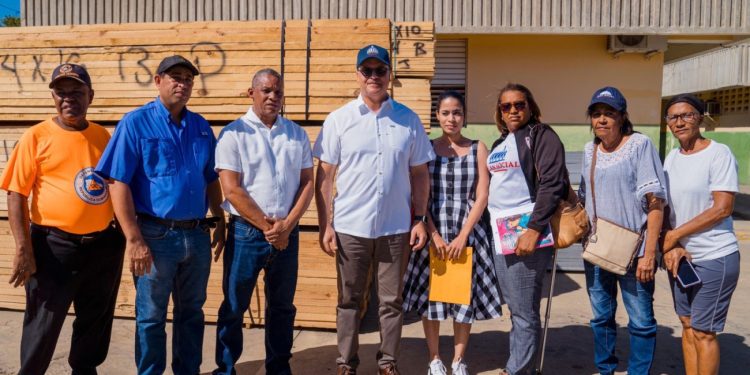 Ministro Igor Rodríguez regresa con más ayudas a provincias afectadas por las lluvias