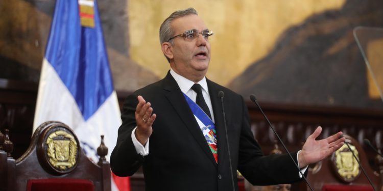 Presidente Abinader informa que se invirtieron RD 21,000 millones en el sector agua