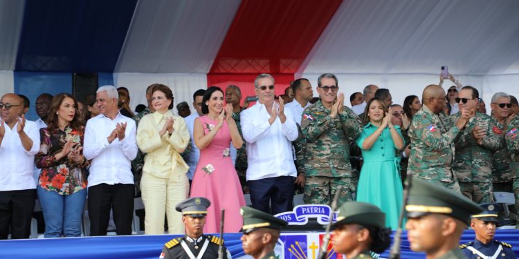 Presidente Abinader encabeza desfile militar por el 180 aniversario de la Independencia Nacional