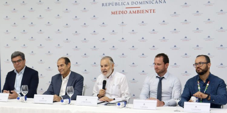 Ministro Ceara Hatton resalta valor ambiental de la expedición científica oceánica en la cordillera Beata