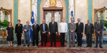 Presidente Abinader juramenta nuevos miembros de los consejos de la Orden del Mérito Duarte, Sánchez y Mella, y Orden Heráldica de Cristóbal Colón