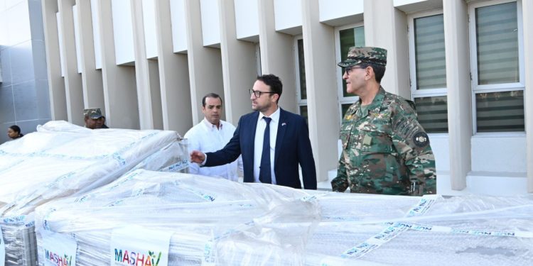 Embajada de Israel dona equipo de purificación de agua para militares en la frontera dominicana