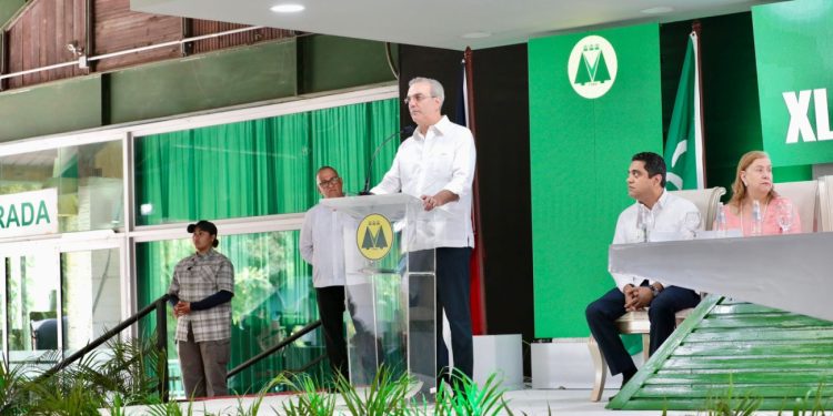 Presidente Abinader se declara fiel creyente del cooperativismo y revela que de 743 cooperativas que encontró al inicio de gobierno, ya van 2,309 registradas en el Idecoop