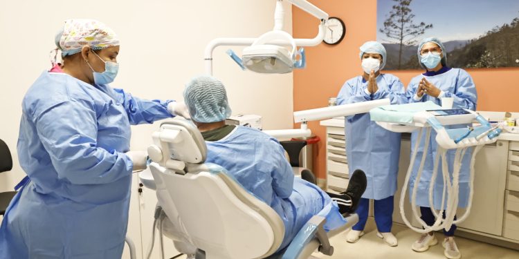 SNS deja en funcionamiento primera Unidad de Implantología de la Red Pública