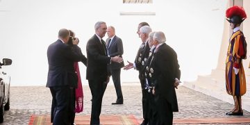 Presidente Abinader llega a la sede del Vaticano para su audiencia privada con el Papa Francisco