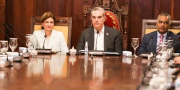 Presidente Abinader encabeza Consejo de Ministros y Directores para evaluar resultados en sectores como la economía, el empleo y la salud; analizan consecuencias de fenómenos atmosféricos que han estado afectando al país