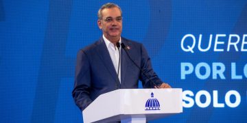 Presidente Abinader presenta el ahorro que representa para las familias el Sistema Nacional de Transporte Estudiantil