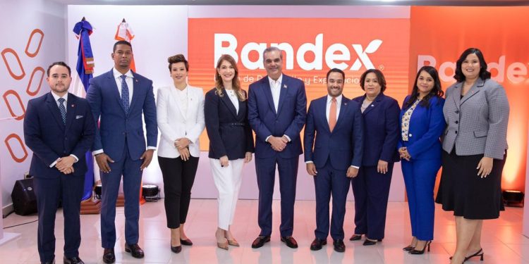 Presidente Abinader visita el Bandex; entidad elimina pérdidas gestiones anteriores
