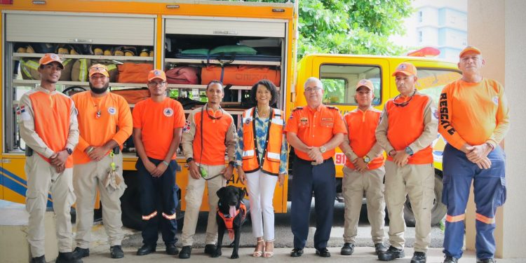 Senderista Trinidad De la Cruz al visitar Defensa Civil: “Quería agradecerles personalmente”