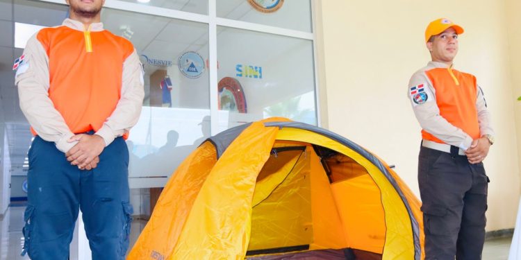 Plan Social dona casas de campaña y sleeping bags a Defensa Civil para reforzar labores operativas