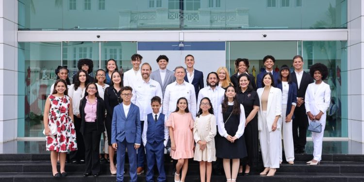 Index reconoce estudiantes dominicanos por sus logros académicos y cívicos en el exterior