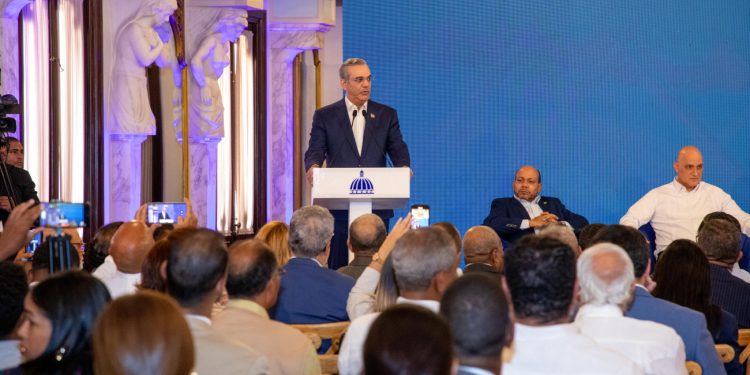 Presidente Abinader presenta reforma para la modernización y actualización del Código de Trabajo, que será sometida al Congreso en una semana