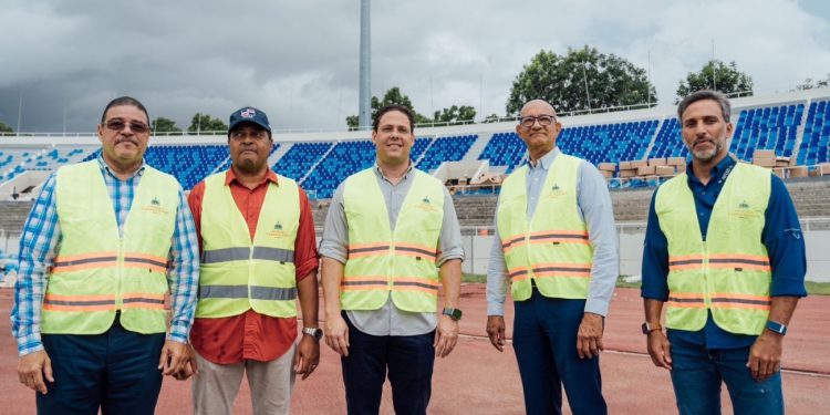 Mived y Comité Organizador de Juegos Centroamericanos Santo Domingo 2026 supervisan remodelación del Estadio Olímpico Félix Sánchez