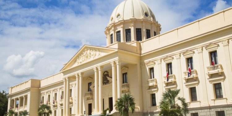 Presidente Abinader designa a Ligia Pérez como presidenta ejecutiva de Conani y a Maritza López, presidenta de Idecoop