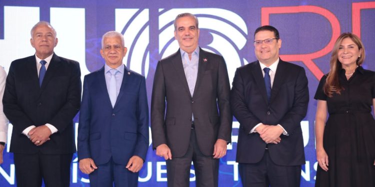 Presidente Abinader afirma RD se convierte en una “nación logística”