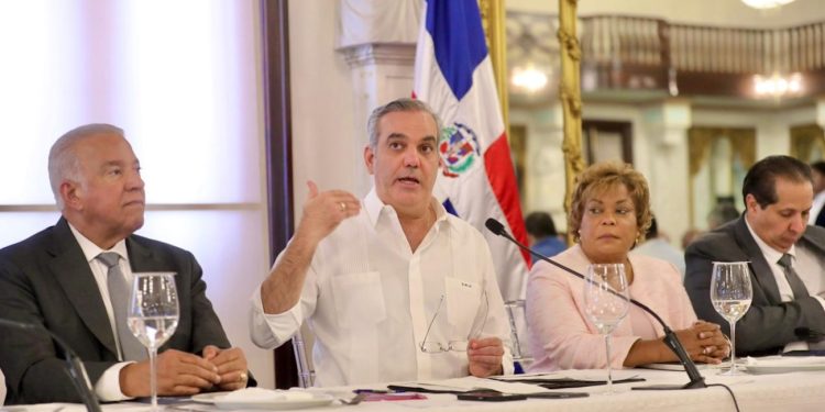 Presidente Abinader anuncia importantes obras viales, deportivas y de saneamiento, en el GSD y el DN