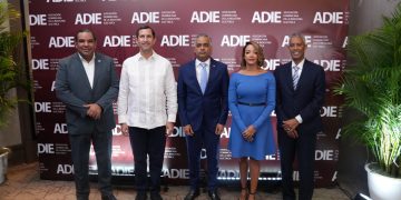 Ministro Santos afirma proyecciones al 2025 confirman diversificación energética