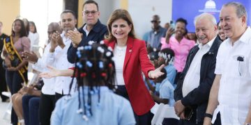 Vicepresidenta Raquel Peña inaugura destacamento en Santo Domingo Este y escuela en San Pedro de Macorís