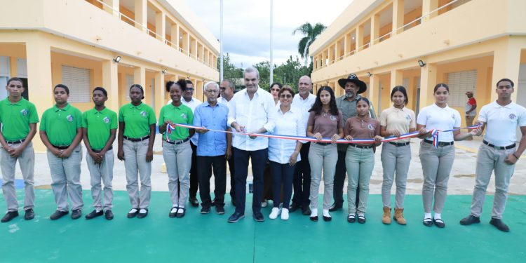 Presidente Abinader inaugura un Caipi y un nuevo Instituto Tecnológico San Ignacio Loyola, en Dajabón
