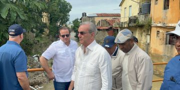 Presidente Abinader visita zonas afectadas por las lluvias en Puerto Plata, para coordinar acciones frente a daños provocados