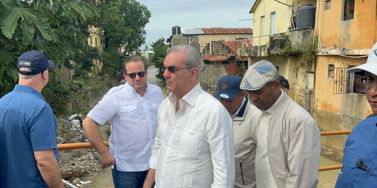 Presidente Abinader visita zonas afectadas por las lluvias en Puerto Plata, para coordinar acciones frente a daños provocados