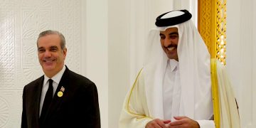 Presidente Abinader se reúne con emir de Qatar