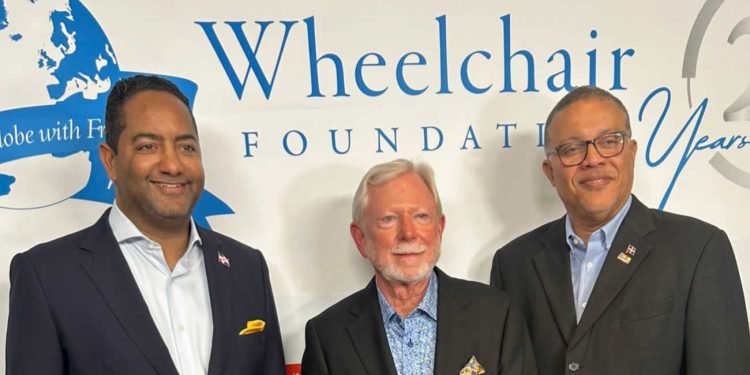 Conadis coordina con la fundación Wheelchair la entrega de miles de sillas de ruedas en todo el país