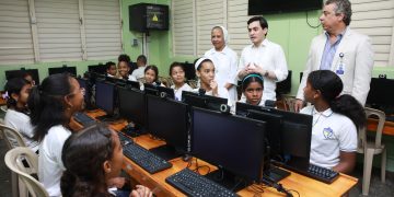 INDOTEL beneficia a más de 500 estudiantes de escuela de Cristo Rey con laboratorio informático