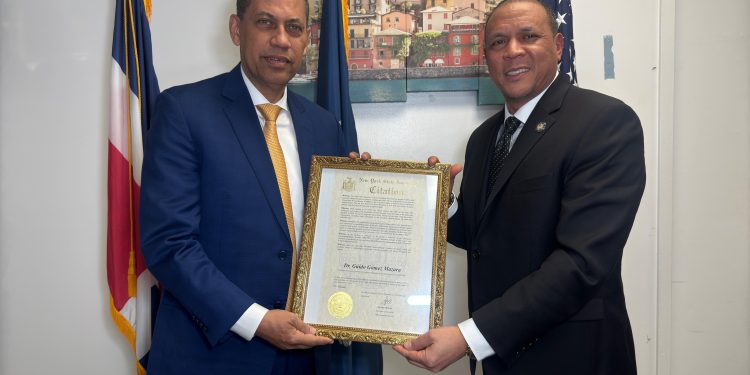 Presidente del INDOTEL es reconocido en Nueva York por su liderazgo en telecomunicaciones